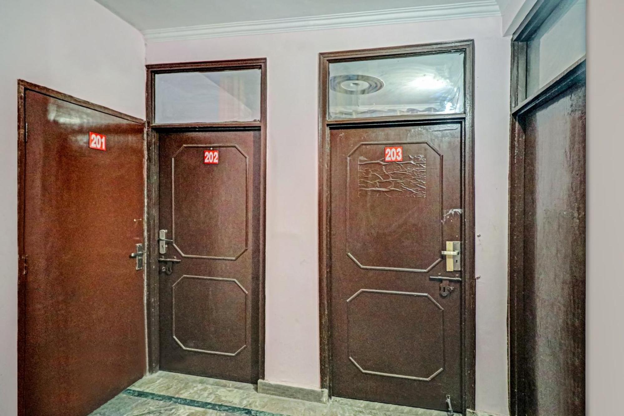 Indirapuram Hotel O Rj Villa מראה חיצוני תמונה