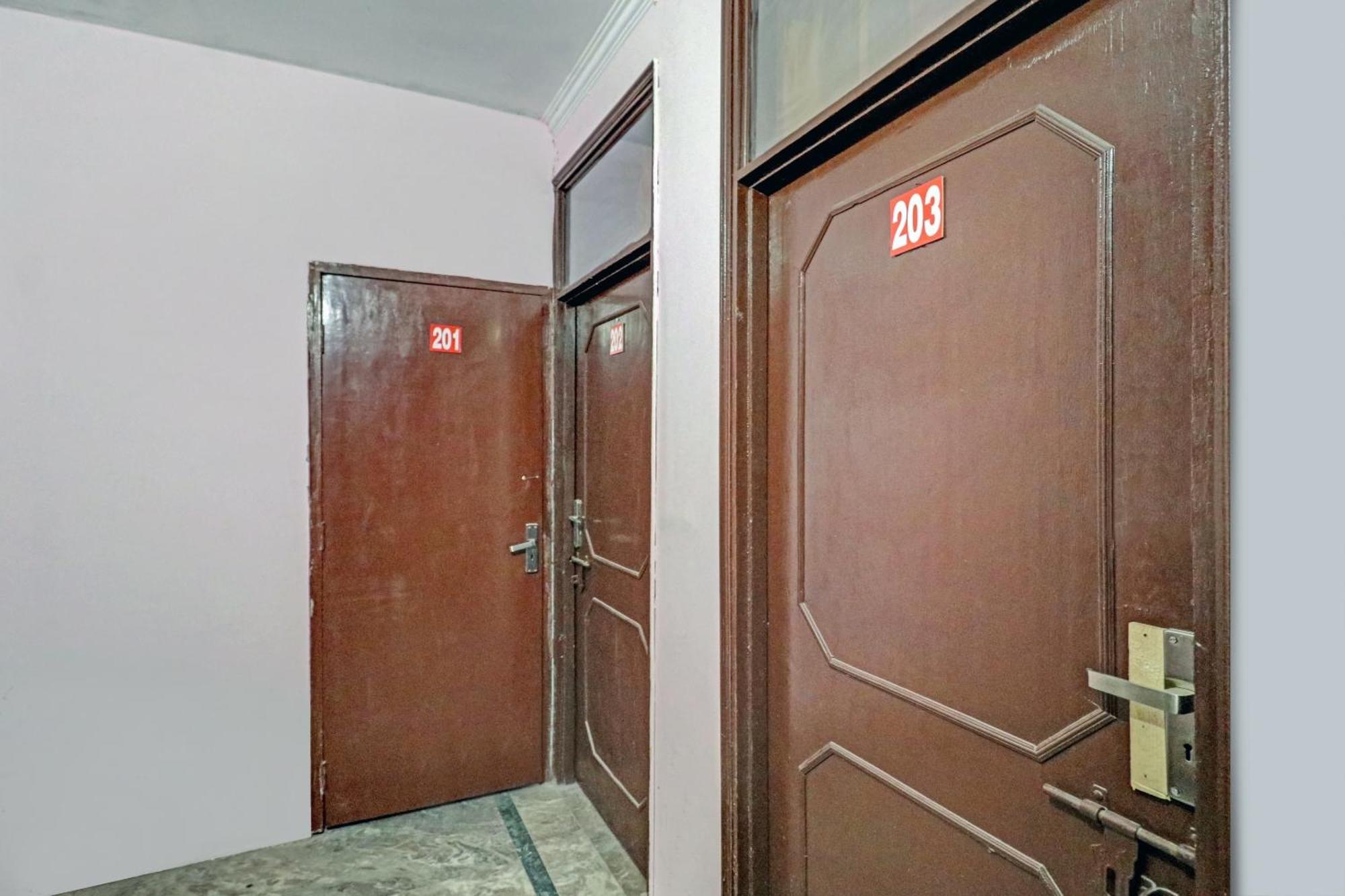 Indirapuram Hotel O Rj Villa מראה חיצוני תמונה